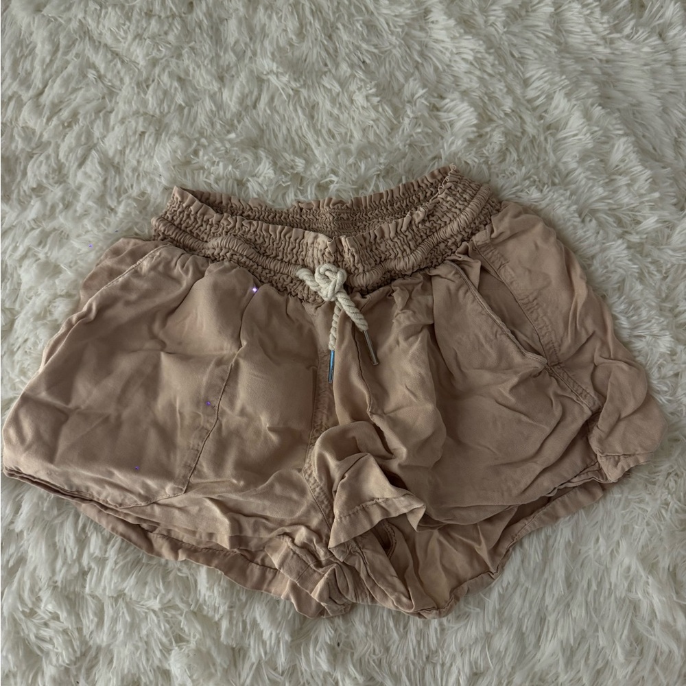Love Tree Women's Cargo Shorts in Tan